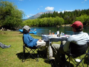 riverside lunch trout streamer flyfishing argentina patagonia river guides prg